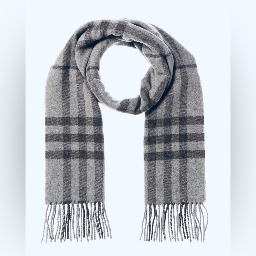 Burberry Check Wool Scarf in Gray/Black Plaid Unisex